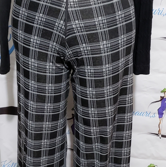 Seasonal clothing - Picture 11 of 16